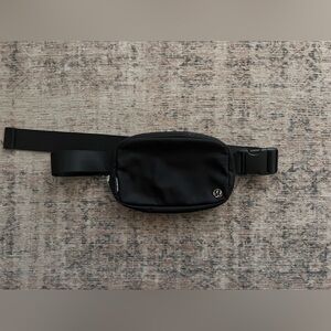LULULEMON EVERYWHERE BELT BAG 1L